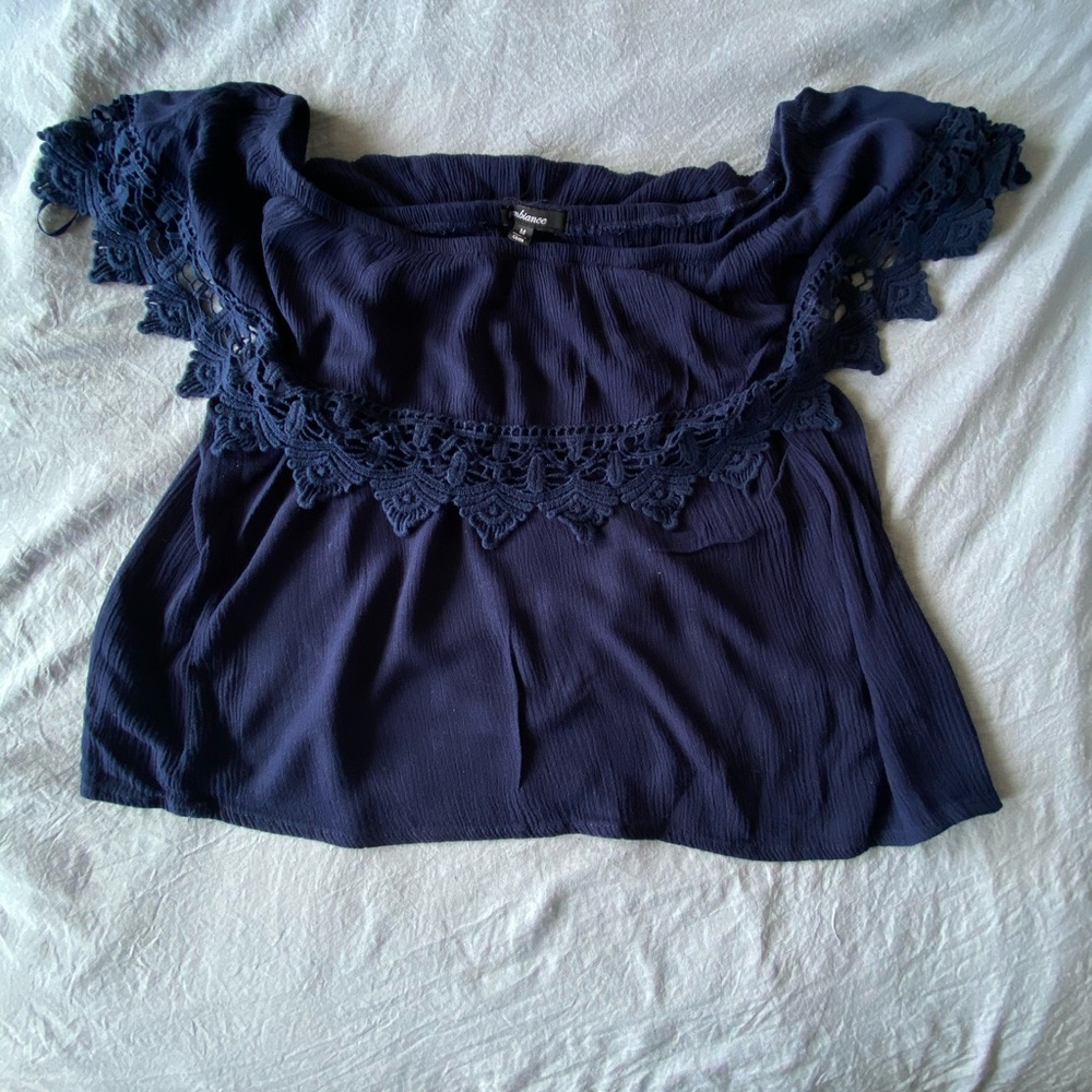 Blue crop type shirt
